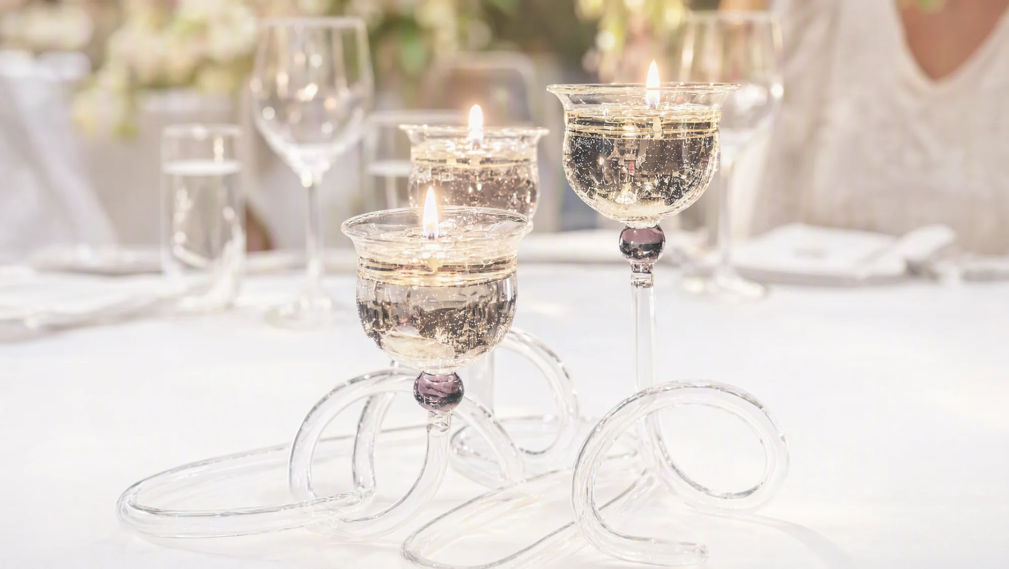 Chandelles d'eau en verre soufflé sur pied en spirale, modèle utilisé pour la gravure